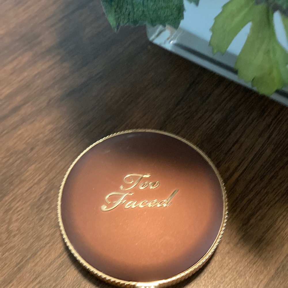 TOO FACED dark Chocolate Bronzer 💕